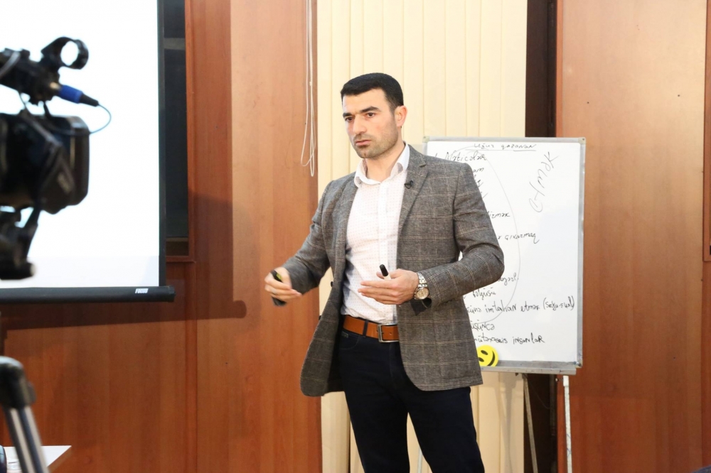 Rövşən Abdullaoğlunun təqdimatında "Time managment" təlimi